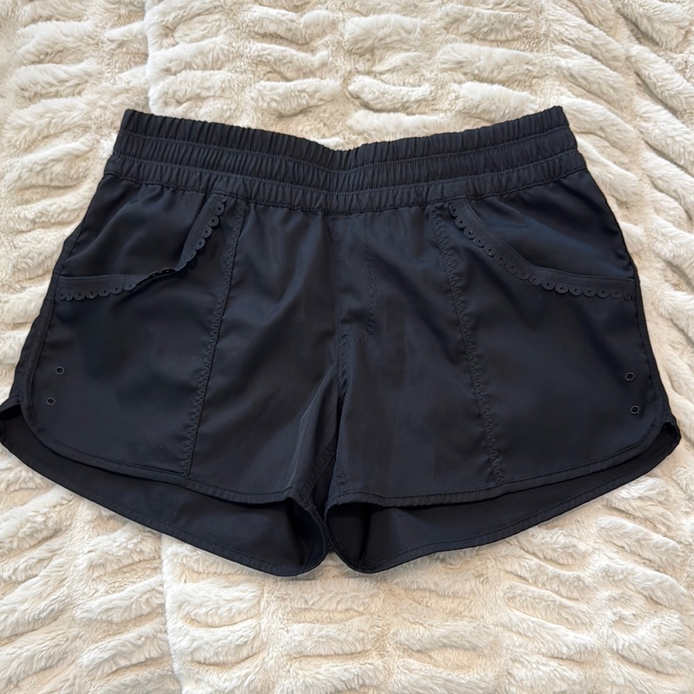 Lululemon Women's Scallop Black Dri-fit Shorts 6